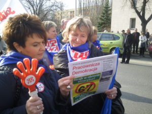 Członkini związków zawodowych przeciw ustawie 67 - 22 marca 2012
