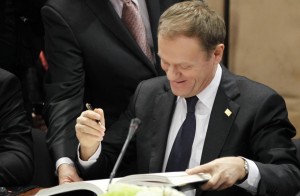 02.03.12 Tusk pospisuje pakt fiskalny w interesie najbogatszych Polaków i Europejczyków.