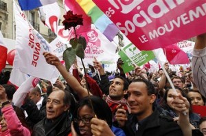06.05.12 Plac Bastylii. Zwolennicy  Hollande'a świętują zwycięstwo.