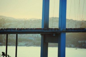 01.06.13 Wielki antyrządowy protest o świcie na moście nad Bosforem.