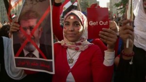 30.06.13 Egipt. Kobieta protestuje