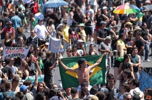 06.2013 Protestujący w Brazylii.