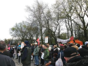 15.04.14 Demonstracja solidarności z opiekunami niepełnosprawnych przed Sejmem. Protest został zawieszony po 30 dniach. Zwolennicy RSS wsparli opiekunów, m.in. głodująca przez 24 dni Kinga Wronka.