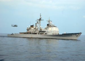 Krążownik USS Vicksburg brał udział w ćwiczeniach NATO-wskich.  Na takie operacje morskie są pieniądze.