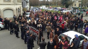 21.12.15 Pontivy, Bretania. Lokalna demonstracja przeciw rasizmowi  i faszyzmowi odbyła się wbrew zakazowi prefekta.
