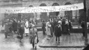Faszyści z ONR przy Politechnice Lwowskiej. Przedwojenna kampania antysemicka przygotowała grunt dla późniejszych zbrodni.